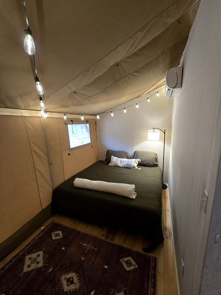 Amazing Safari Tent with Stunning Nature Views from a Private Deck in Trenton, Georgia