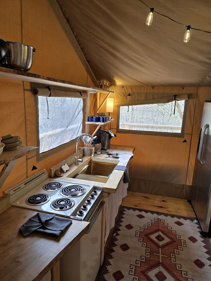 Amazing Safari Tent with Stunning Nature Views from a Private Deck in Trenton, Georgia