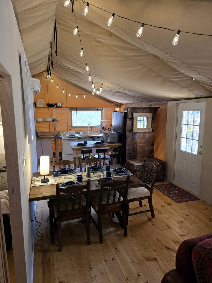 Amazing Safari Tent with Stunning Nature Views from a Private Deck in Trenton, Georgia
