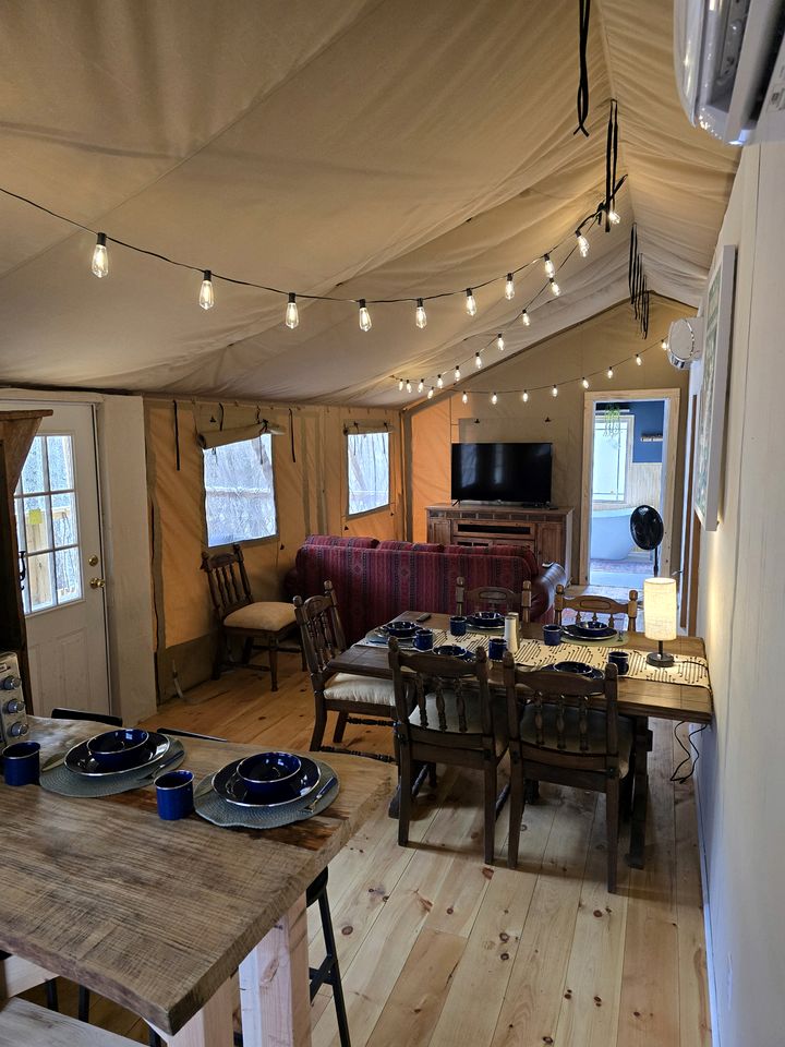 Amazing Safari Tent with Stunning Nature Views from a Private Deck in Trenton, Georgia