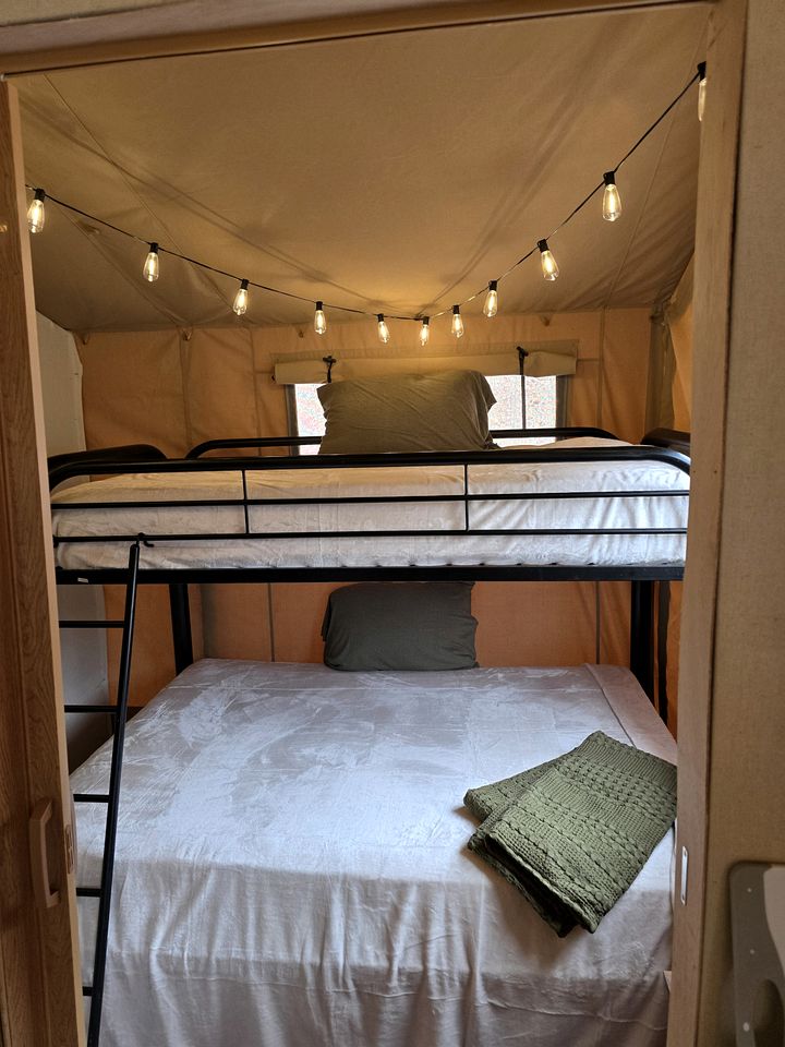 Amazing Safari Tent with Stunning Nature Views from a Private Deck in Trenton, Georgia