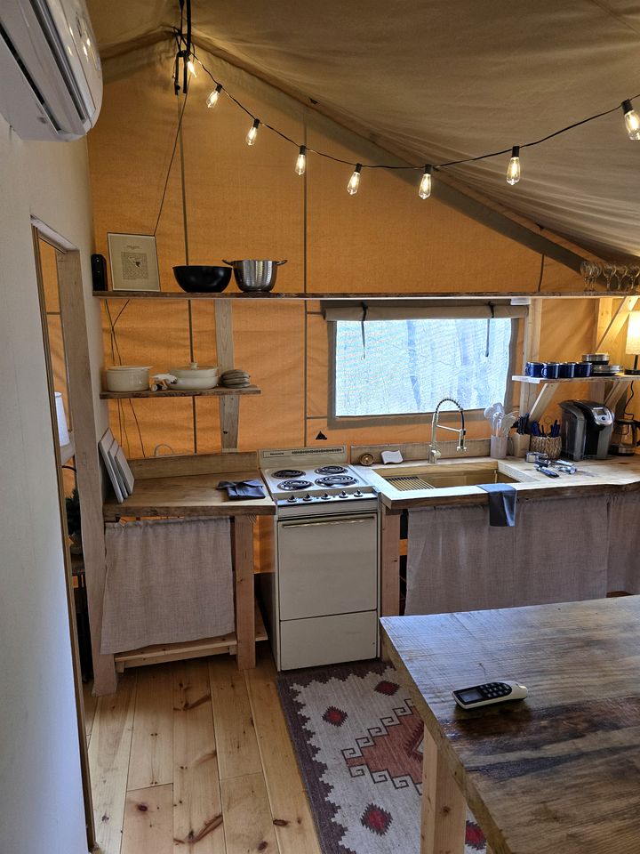 Amazing Safari Tent with Stunning Nature Views from a Private Deck in Trenton, Georgia