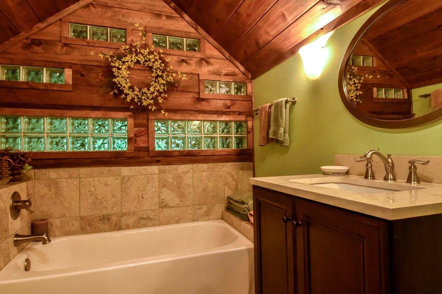 Charming Appalachian Mountain Cabin for Glamping near the Nantahala River