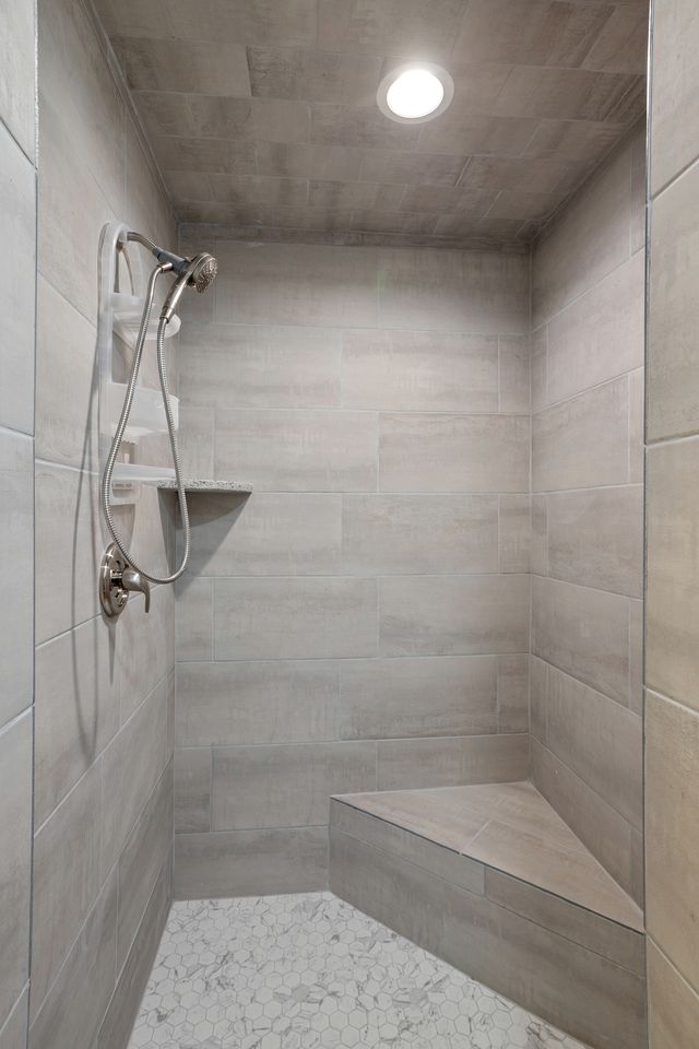 Luminous Modern Style Cabin with Fireplace, Barbecue and Hot-tub in Fredericksburg, Texas