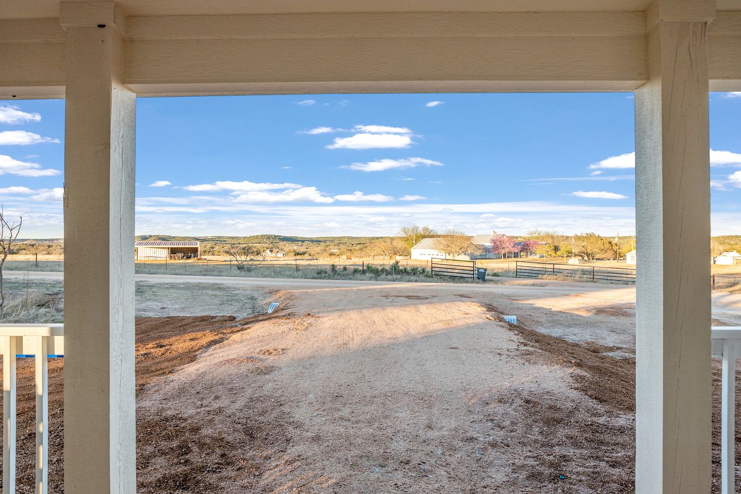 Luminous Modern Style Cabin with Fireplace, Barbecue and Hot-tub in Fredericksburg, Texas