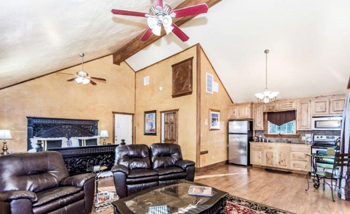 Cozy Cabin Getaway in the Wine Country Region of Fredericksburg, Texas