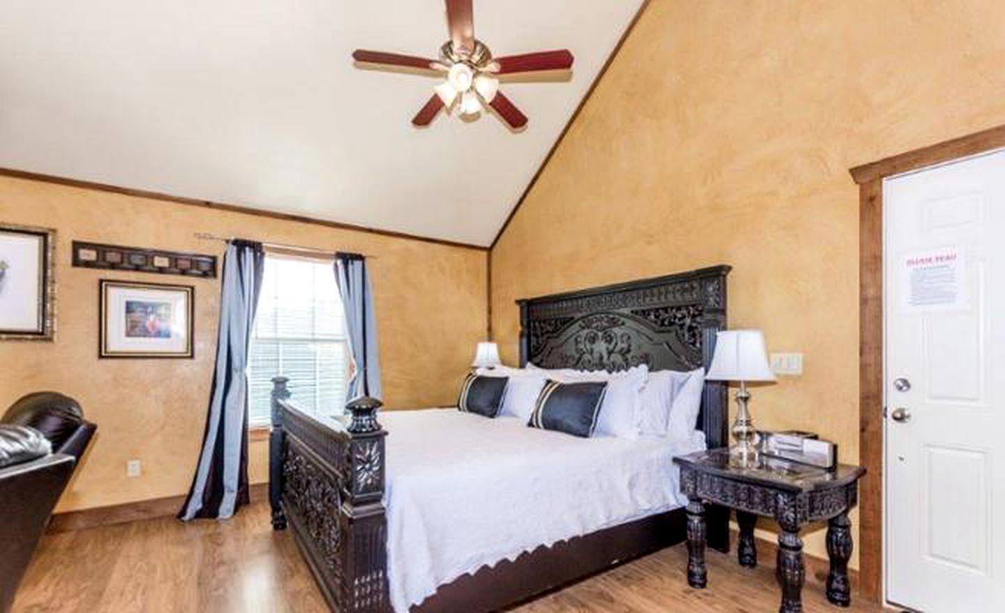 Cozy Cabin Getaway in the Wine Country Region of Fredericksburg, Texas