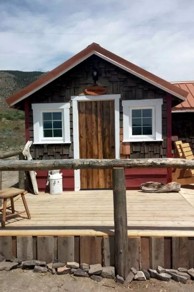 Romantic Cabin Rental near Yellowstone, Wyoming