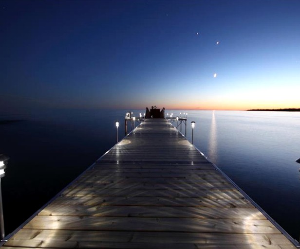Cottages (Tobermory, Ontario, Canada)