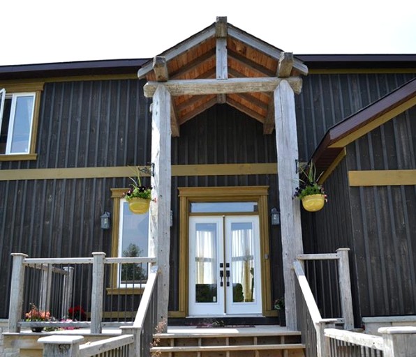 Cottages (Tobermory, Ontario, Canada)