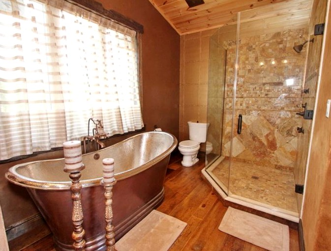 Cottages (Tobermory, Ontario, Canada)