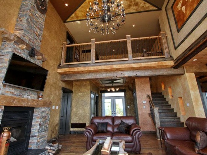 Cottages (Tobermory, Ontario, Canada)