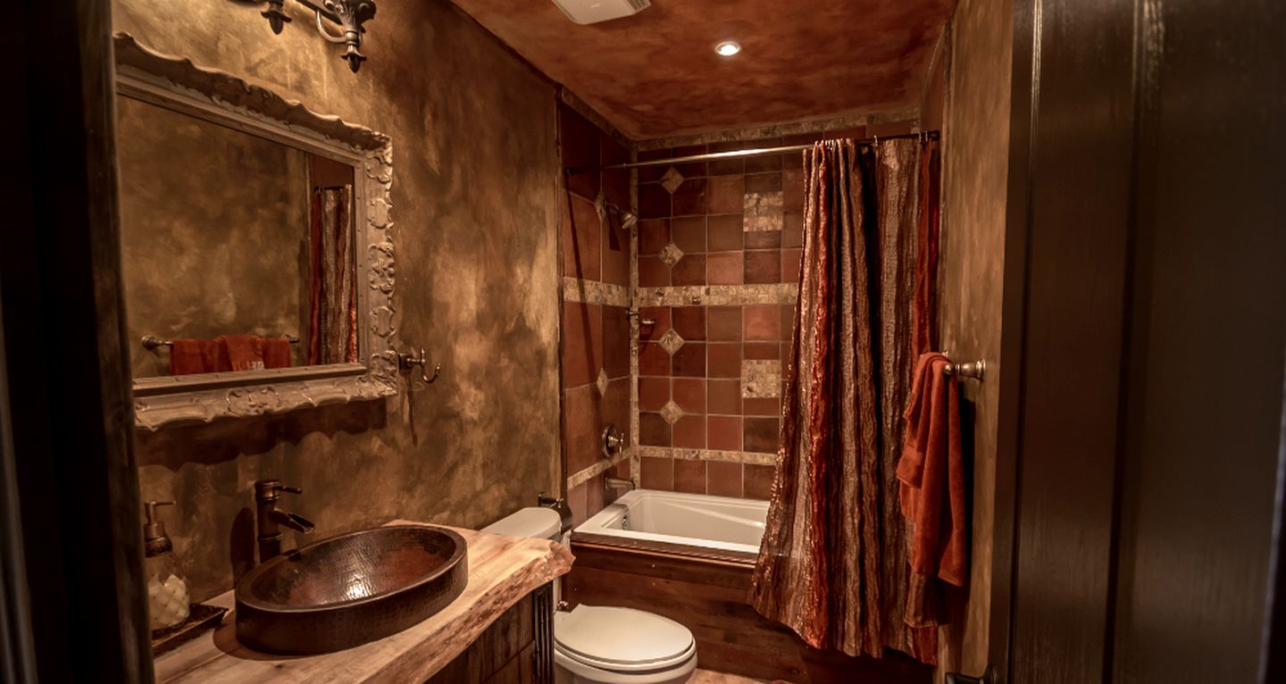 Incredible Luxury Waterfront Cottage on Lake Huron near Tobermory, Ontario