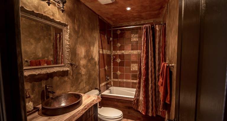 Cottages (Tobermory, Ontario, Canada)