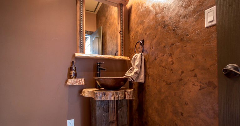 Cottages (Tobermory, Ontario, Canada)