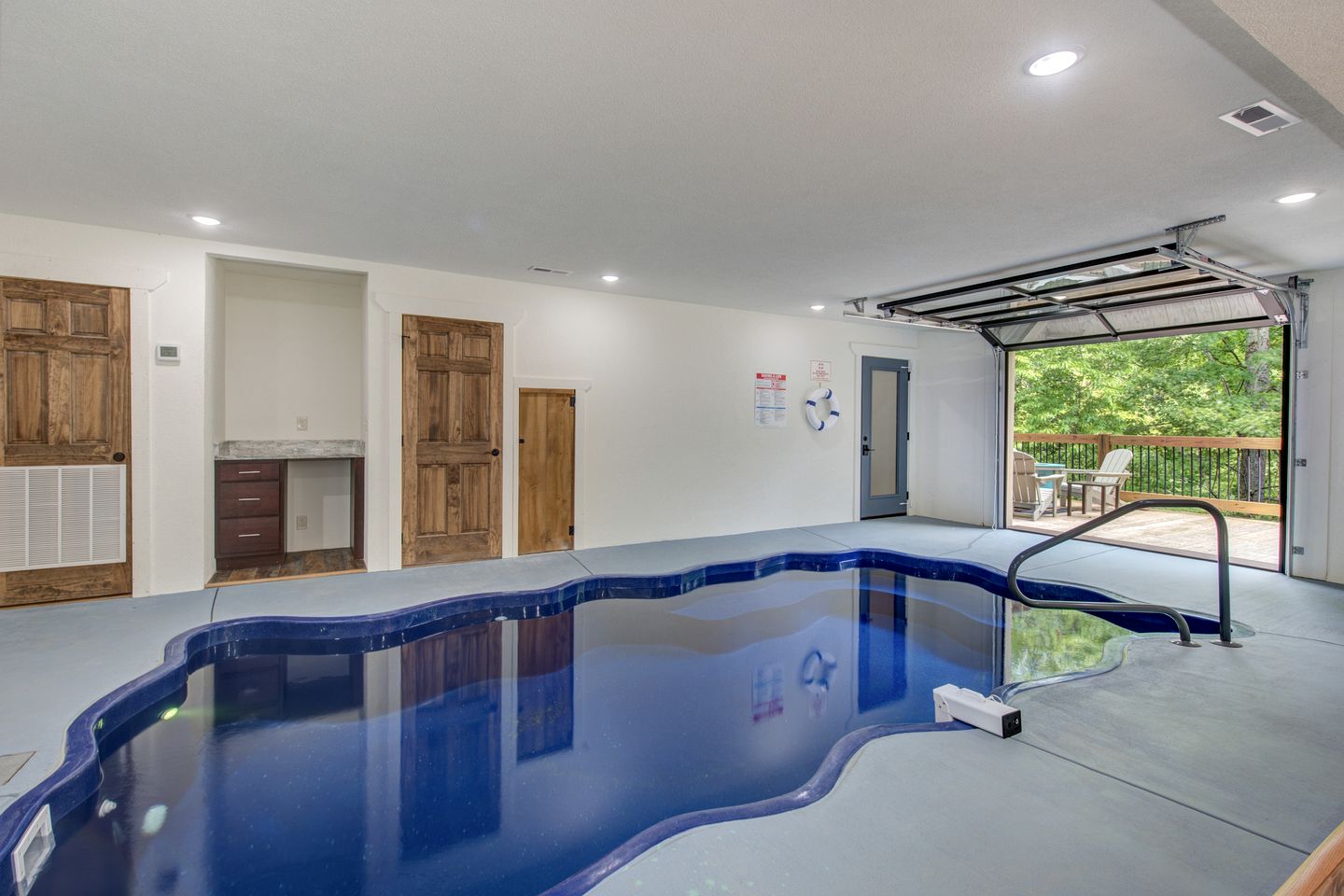 Splendid Cabin with Indoor Pool, Spa and Game Room in Tennessee