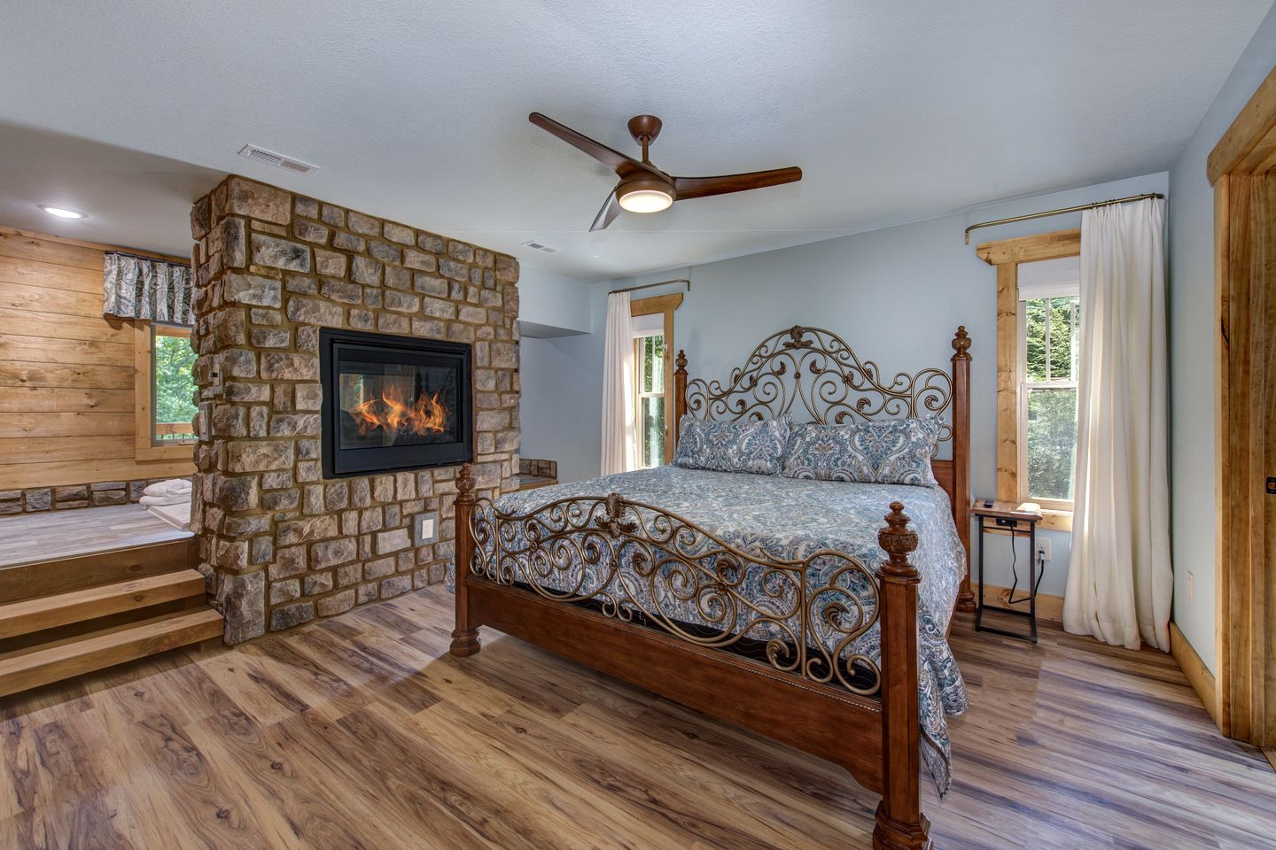 Splendid Cabin with Indoor Pool, Spa and Game Room in Tennessee