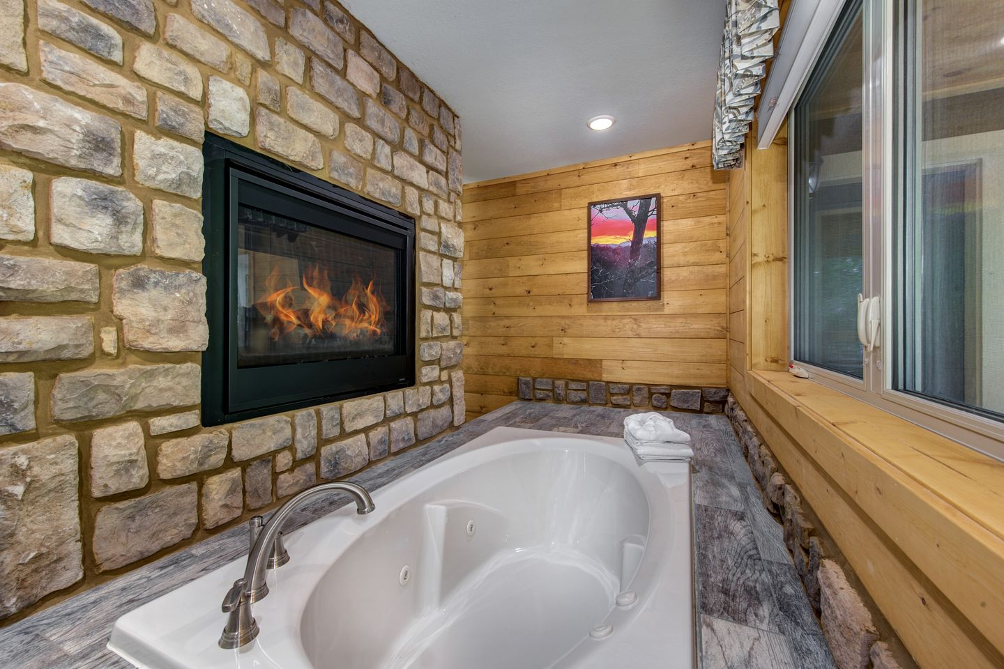 Splendid Cabin with Indoor Pool, Spa and Game Room in Tennessee