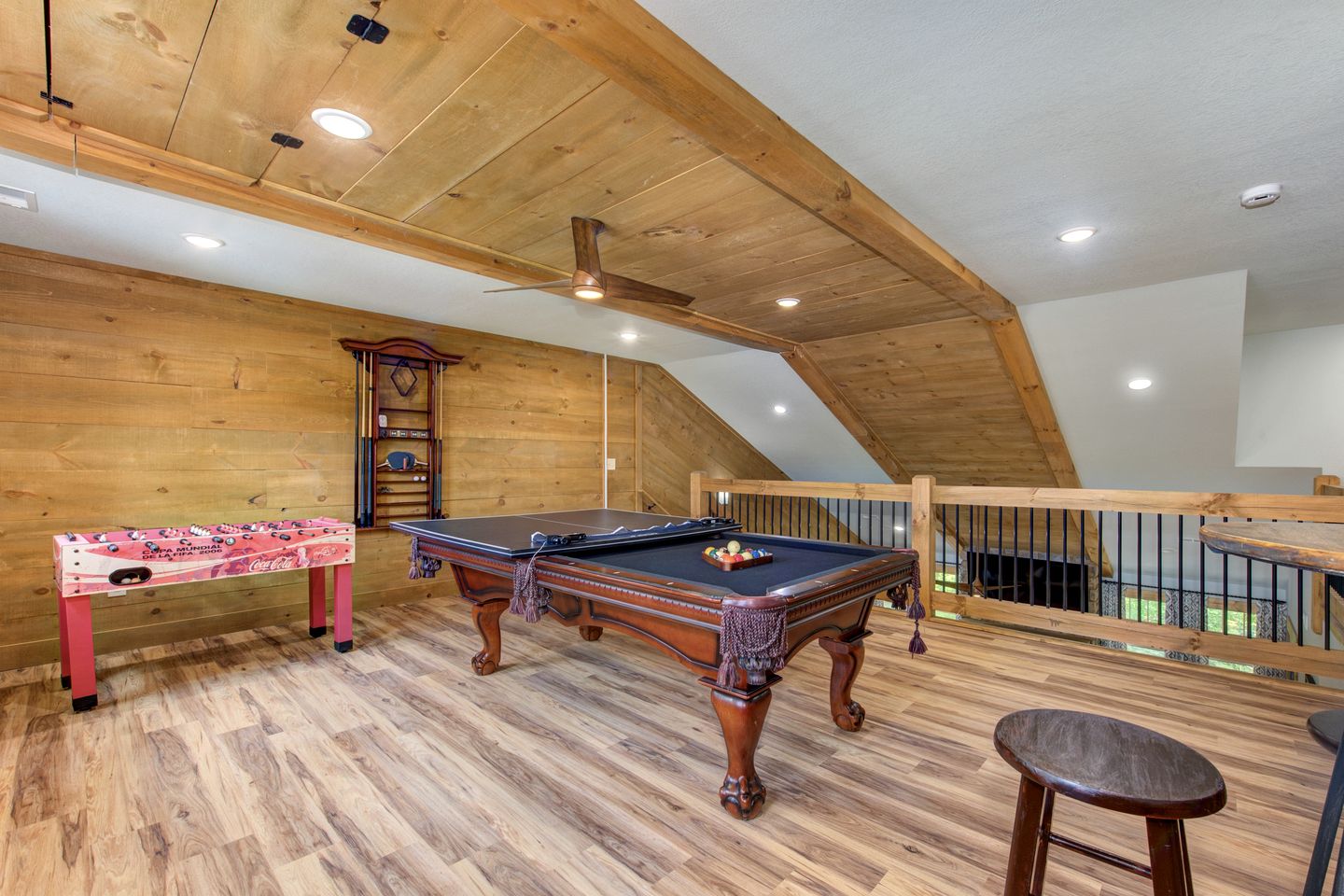 Splendid Cabin with Indoor Pool, Spa and Game Room in Tennessee