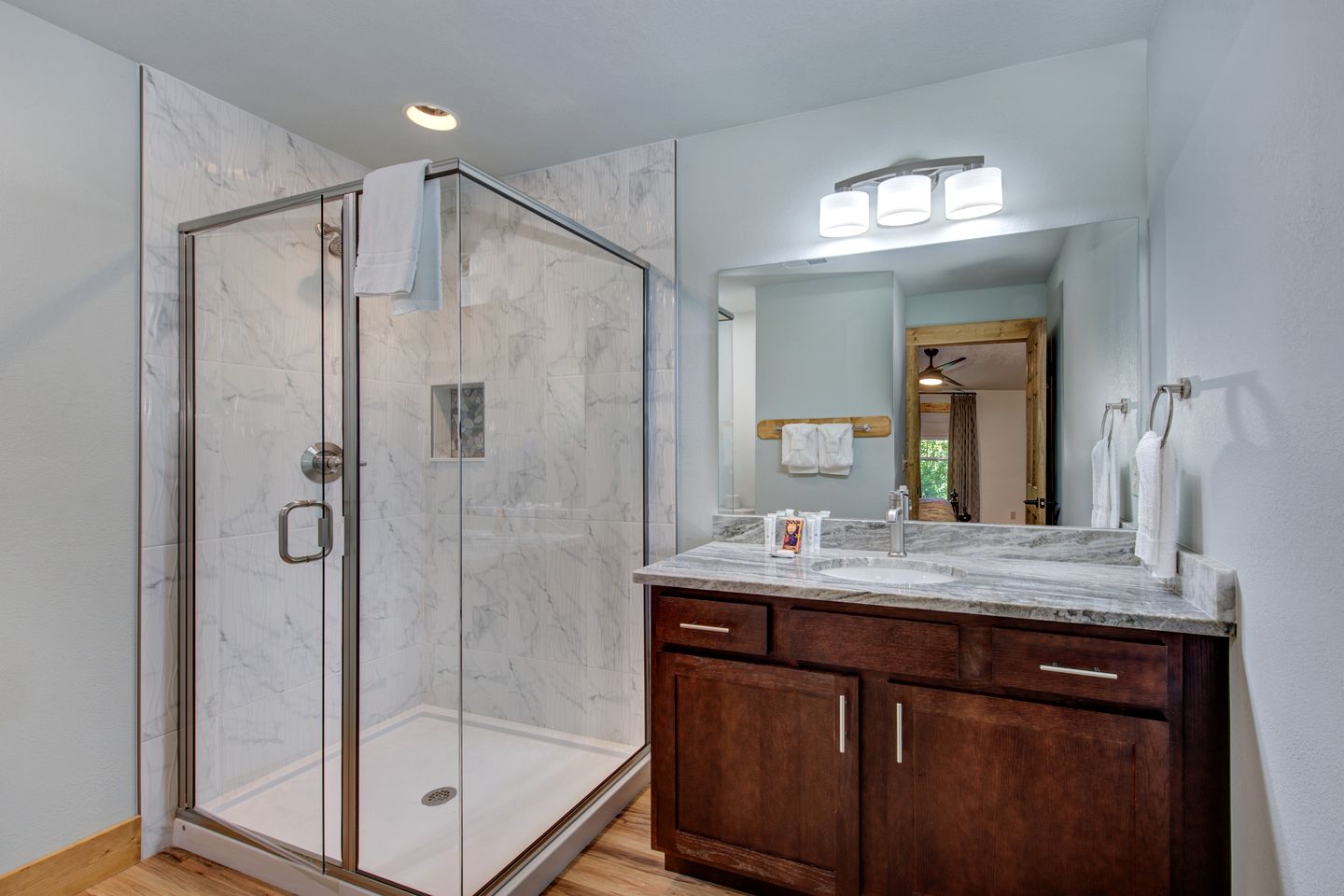 Splendid Cabin with Indoor Pool, Spa and Game Room in Tennessee