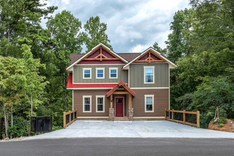 Splendid Cabin with Indoor Pool, Spa and Game Room in Tennessee