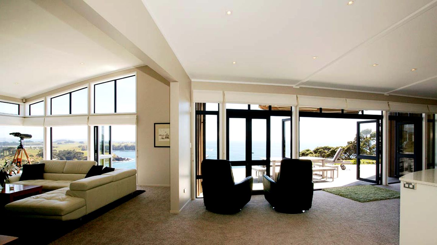 Spacious Deluxe Cottage Escape for Eight Guests near Ngunguru Bay, North Island