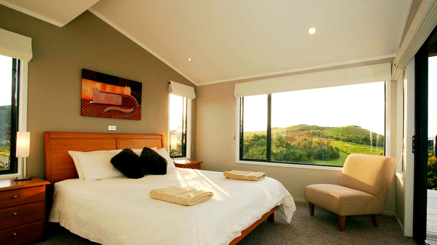Spacious Deluxe Cottage Escape for Eight Guests near Ngunguru Bay, North Island