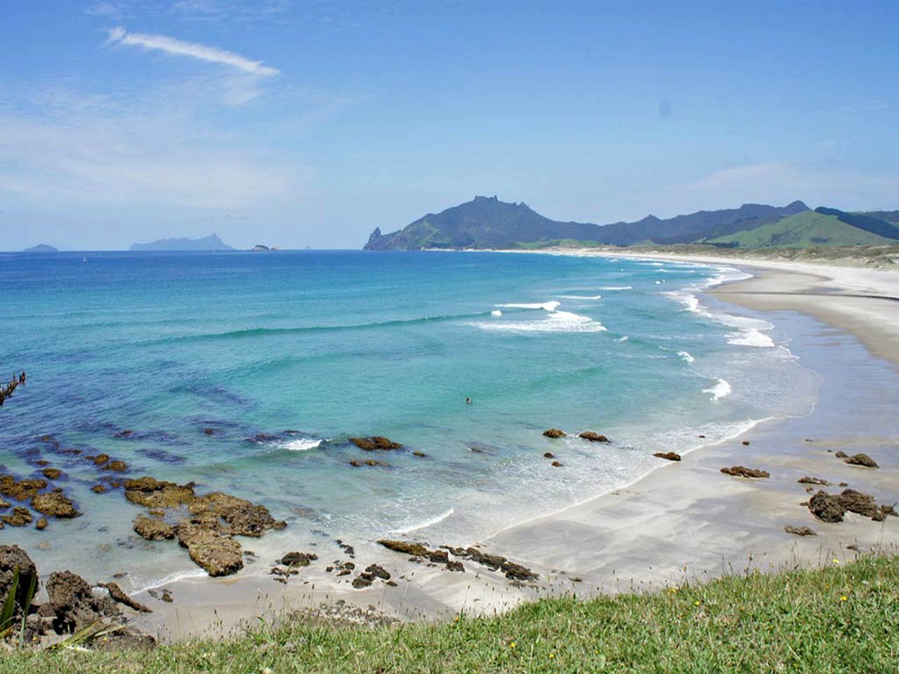 Spacious Deluxe Cottage Escape for Eight Guests near Ngunguru Bay, North Island