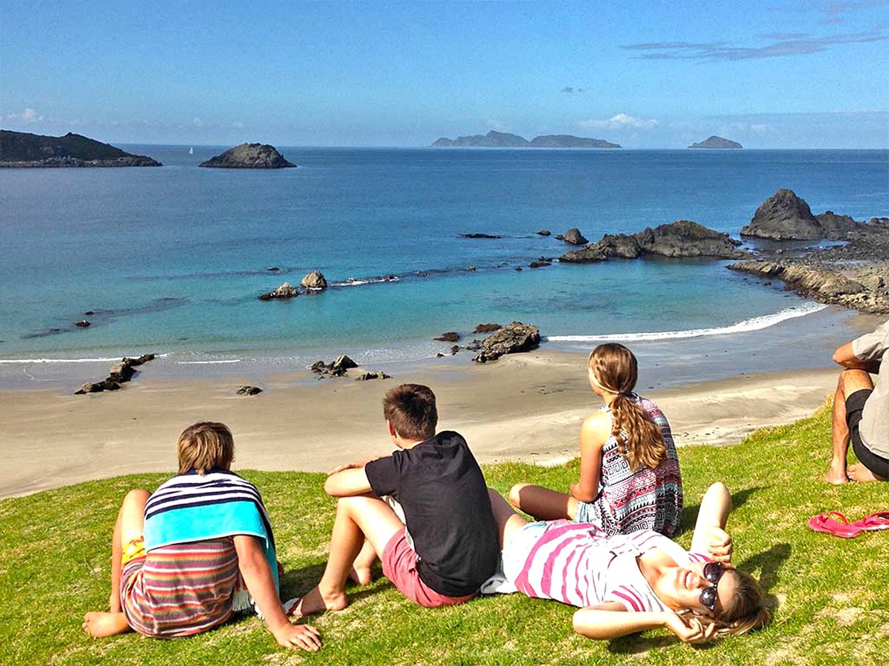 Spacious Deluxe Cottage Escape for Eight Guests near Ngunguru Bay, North Island