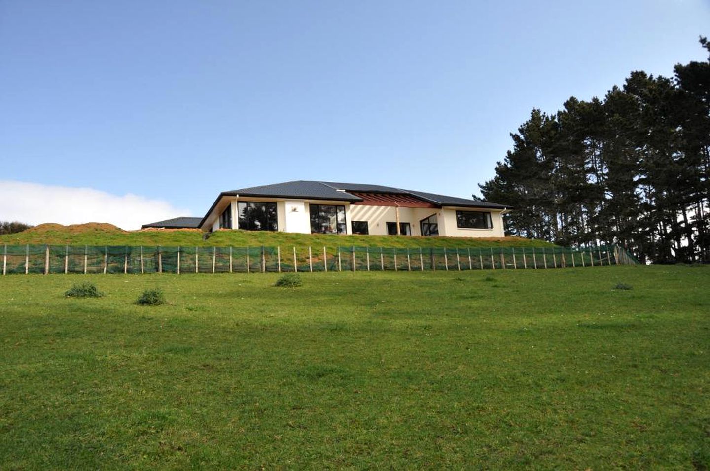 Romantic Bed and Breakfast on a Hillside near Auckland, North Island