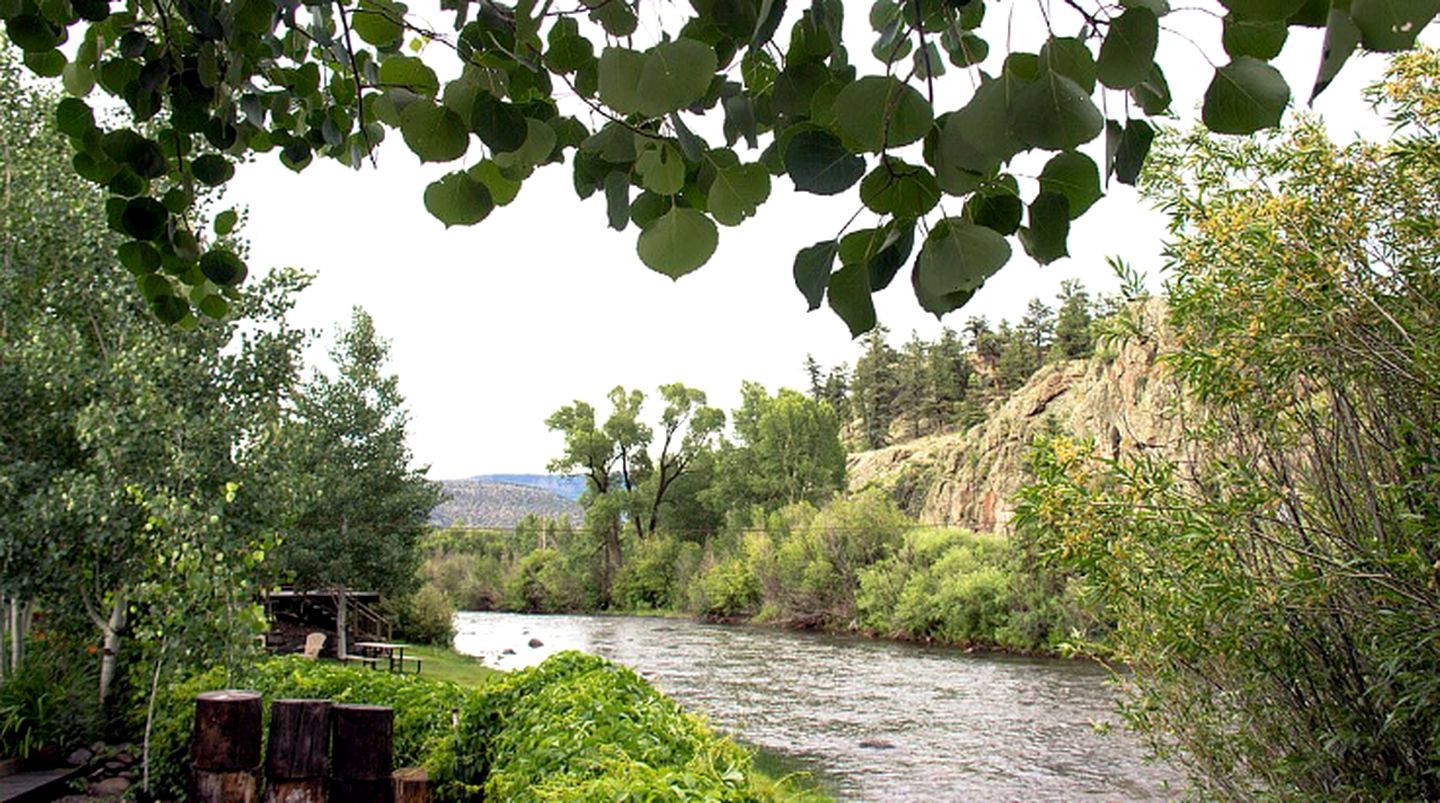 Modern Cottage Rental for Getaway on the South Fork River in Colorado