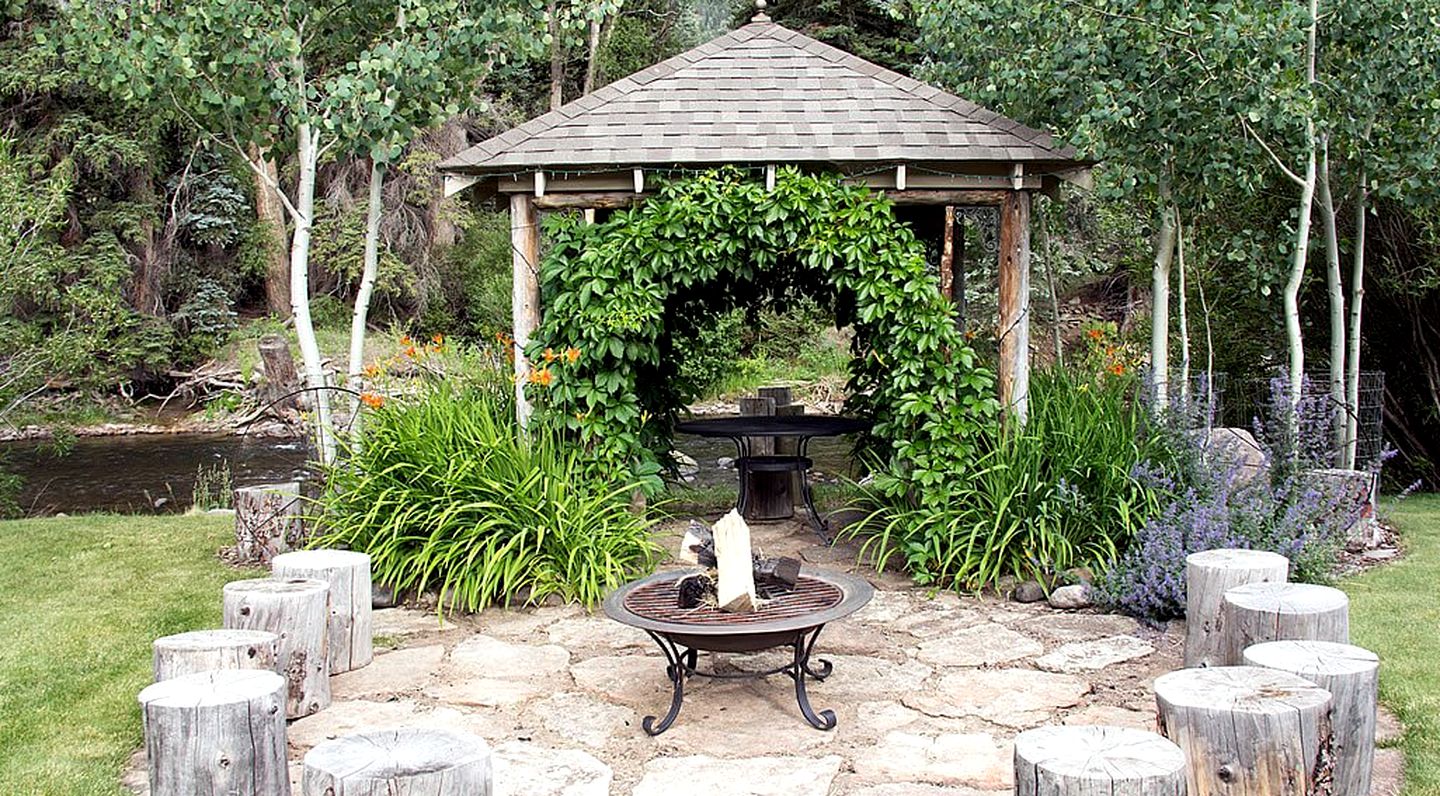 Riverfront Bed and Breakfast with On-Site Fishing in South Fork, Colorado