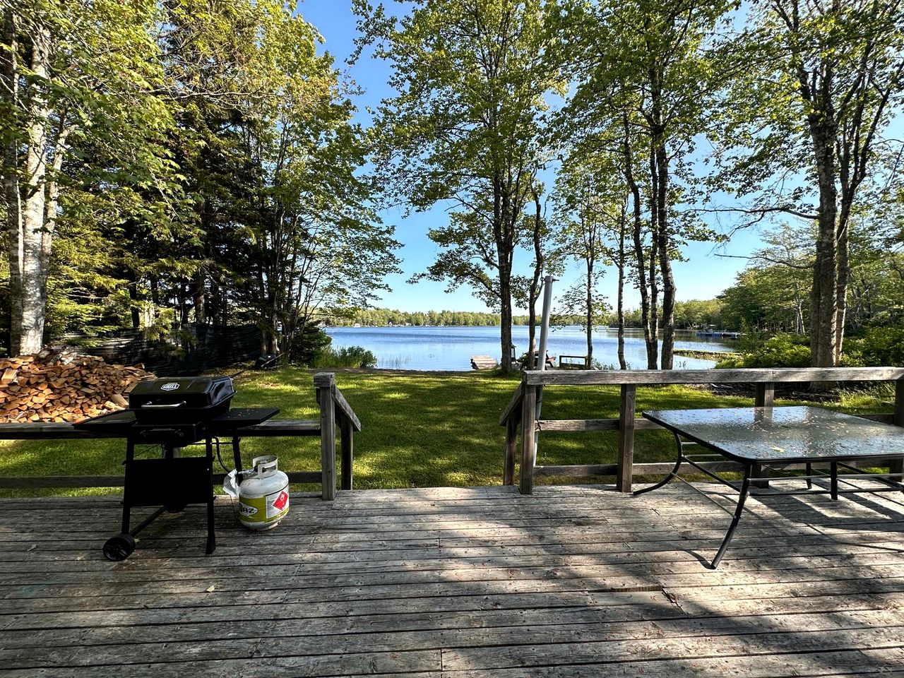 Beautiful Lakeside Group Cabin Including a Trailer for Extra Space in Nova Scotia