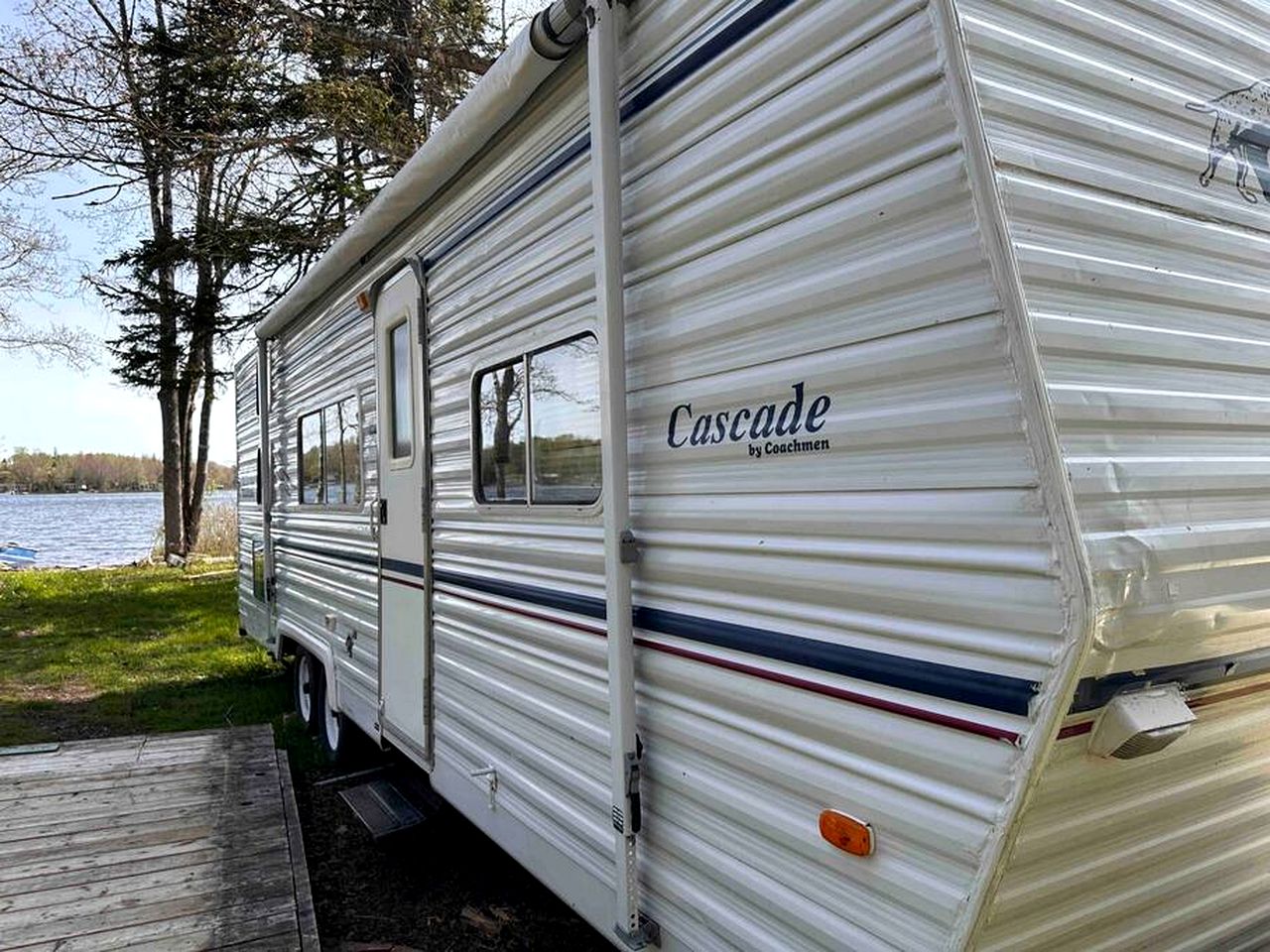 Beautiful Lakeside Group Cabin Including a Trailer for Extra Space in Nova Scotia