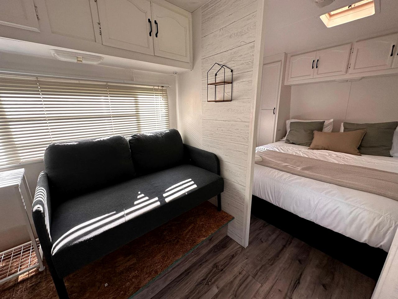 Beautiful Lakeside Group Cabin Including a Trailer for Extra Space in Nova Scotia