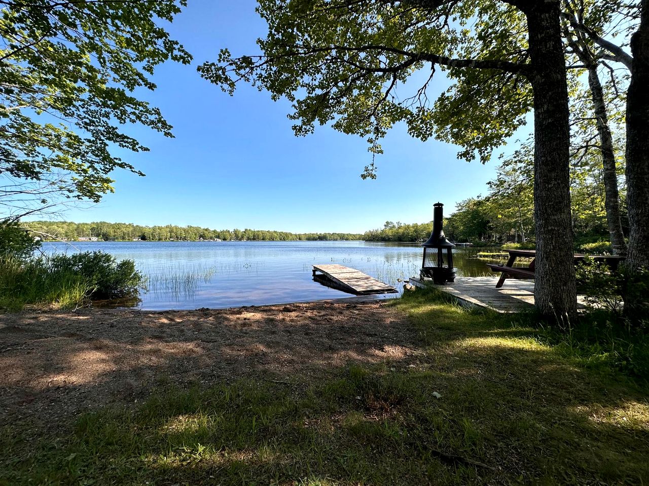Beautiful Lakeside Group Cabin Including a Trailer for Extra Space in Nova Scotia