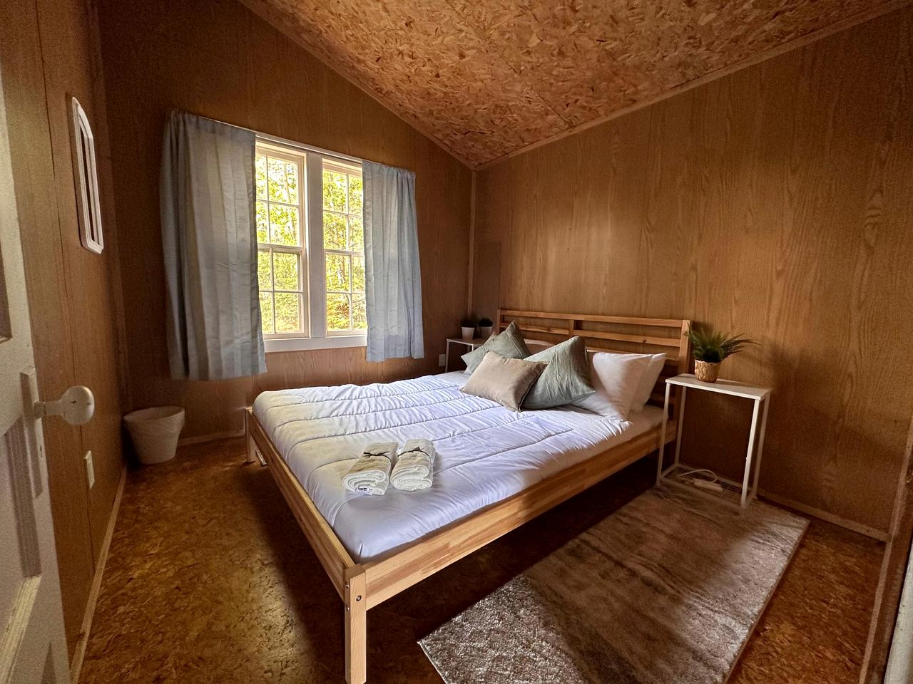 Beautiful Lakeside Group Cabin Including a Trailer for Extra Space in Nova Scotia
