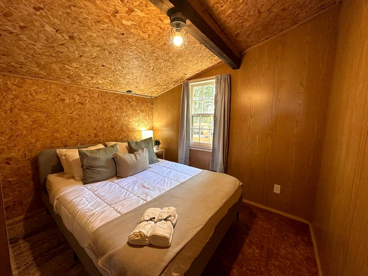 Beautiful Lakeside Group Cabin Including a Trailer for Extra Space in Nova Scotia