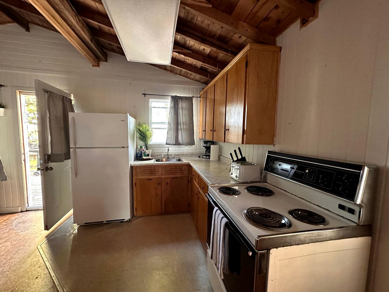Beautiful Lakeside Group Cabin Including a Trailer for Extra Space in Nova Scotia