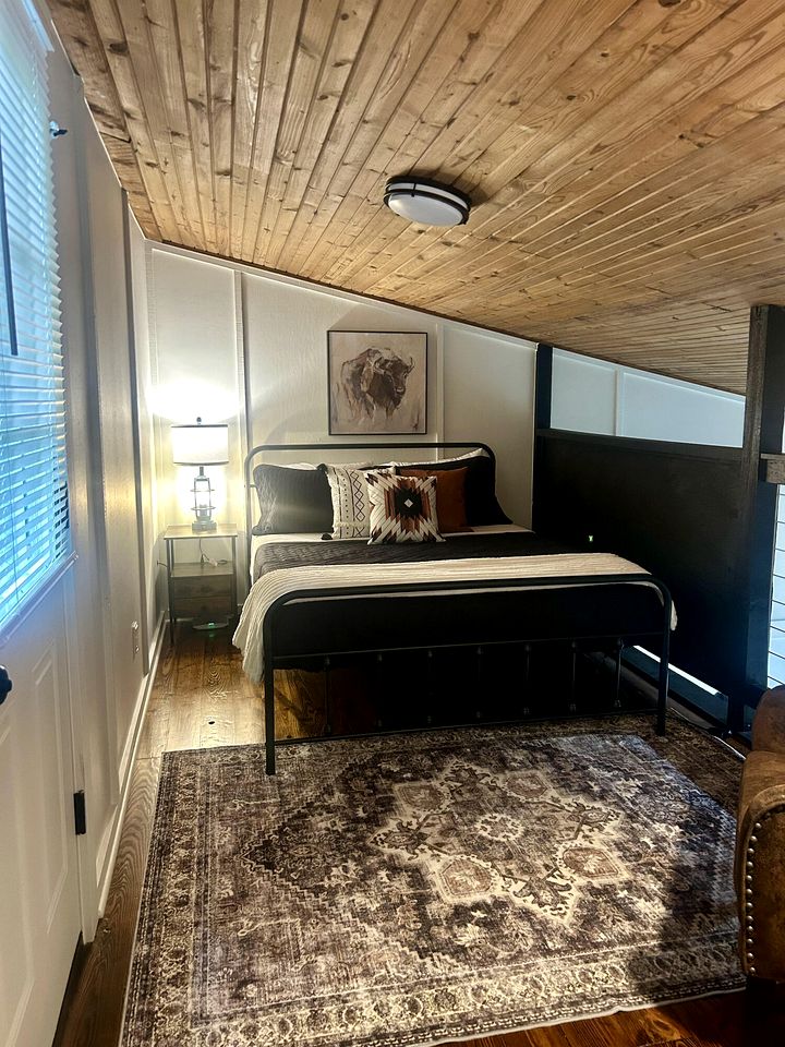 Tranquil Wooded Cabin Retreat with Private Hot Tub & Fire Pit Near Gentry, Arkansas