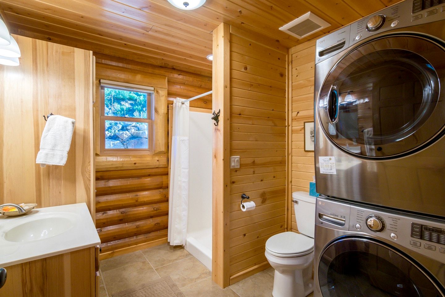 Cozy Cabin with Pool Table and Stunning Panoramic Mountain Views in Estes Park, Colorado