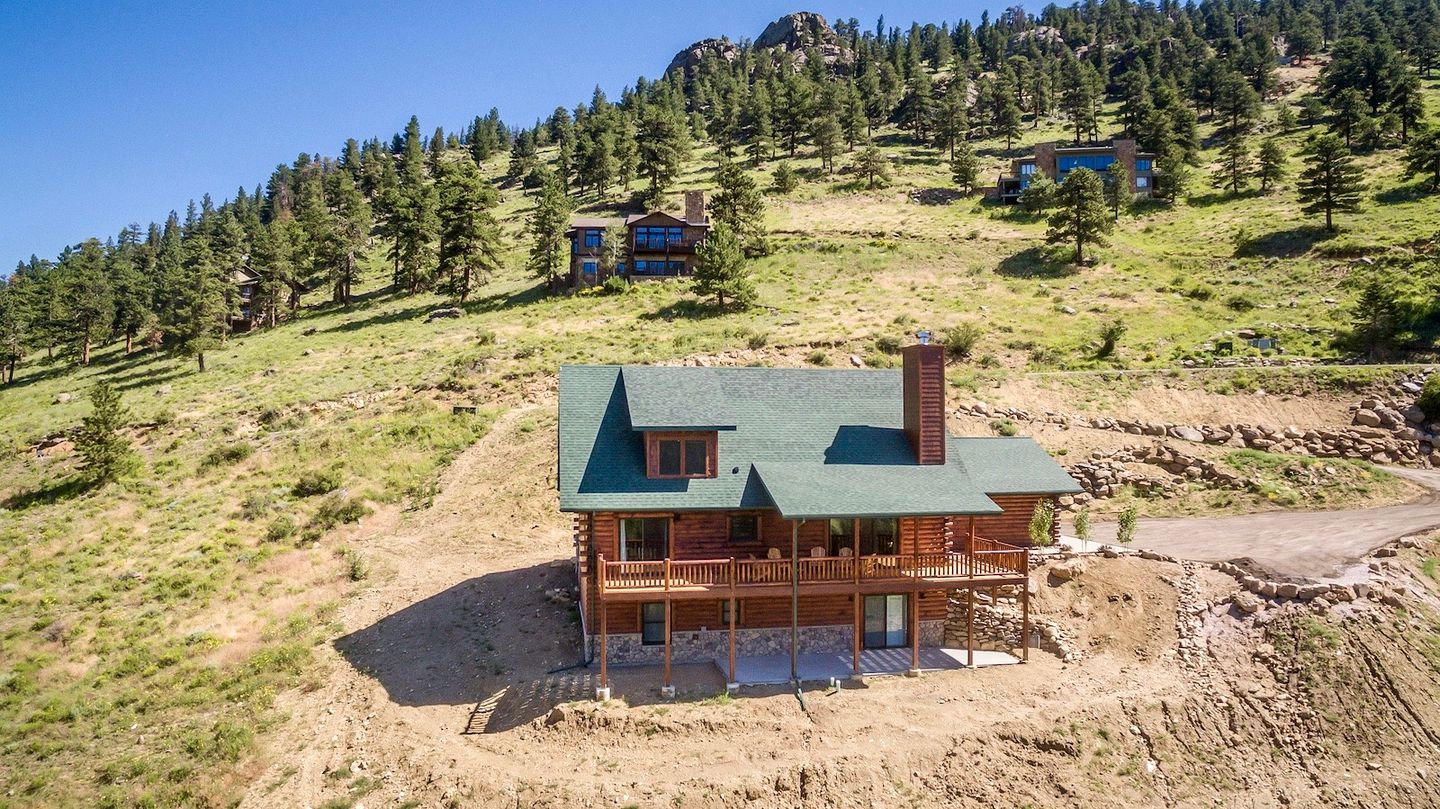 Cozy Cabin with Pool Table and Stunning Panoramic Mountain Views in Estes Park, Colorado