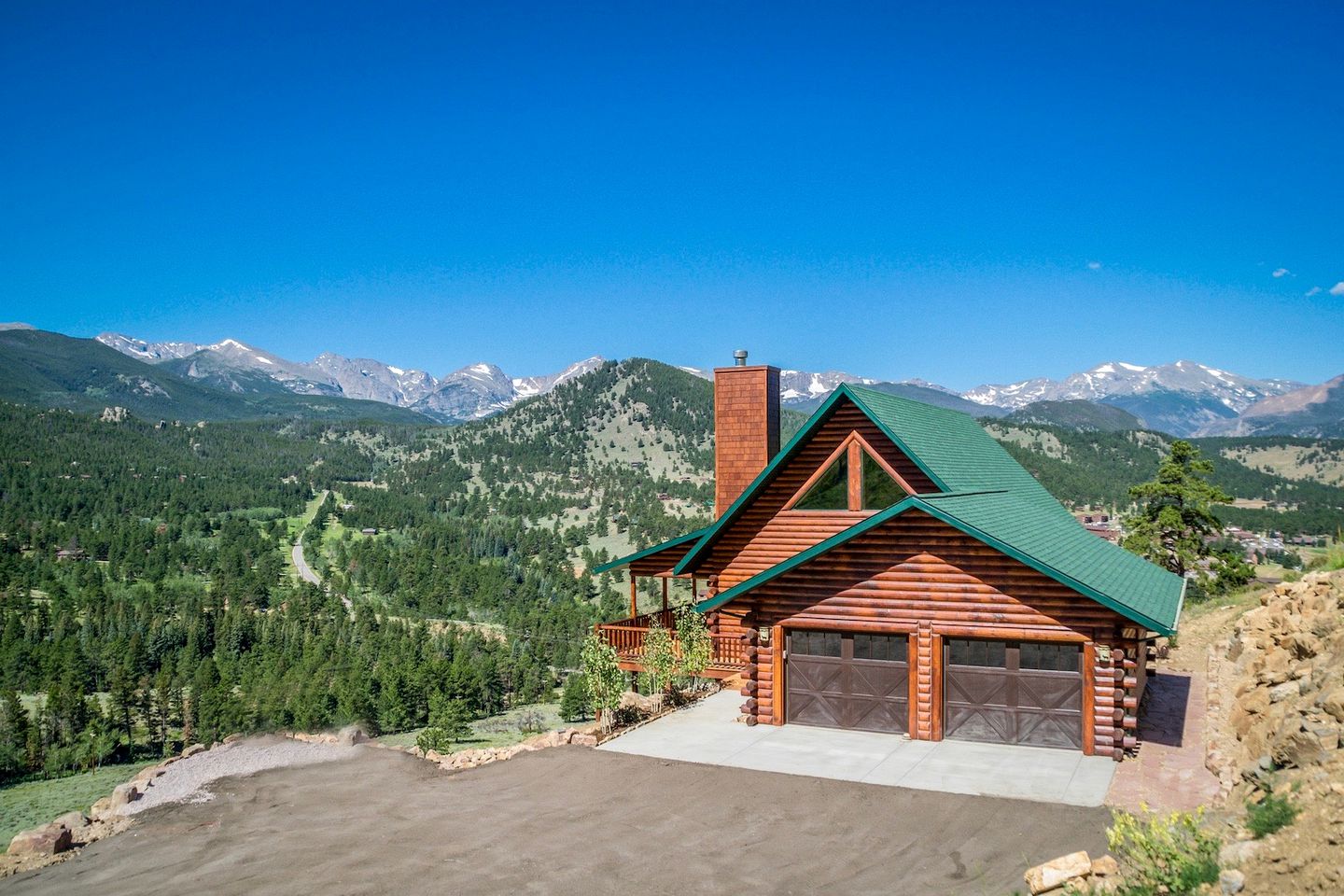 Cozy Cabin with Pool Table and Stunning Panoramic Mountain Views in Estes Park, Colorado