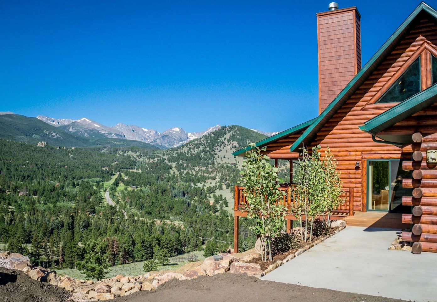 Cozy Cabin with Pool Table and Stunning Panoramic Mountain Views in Estes Park, Colorado