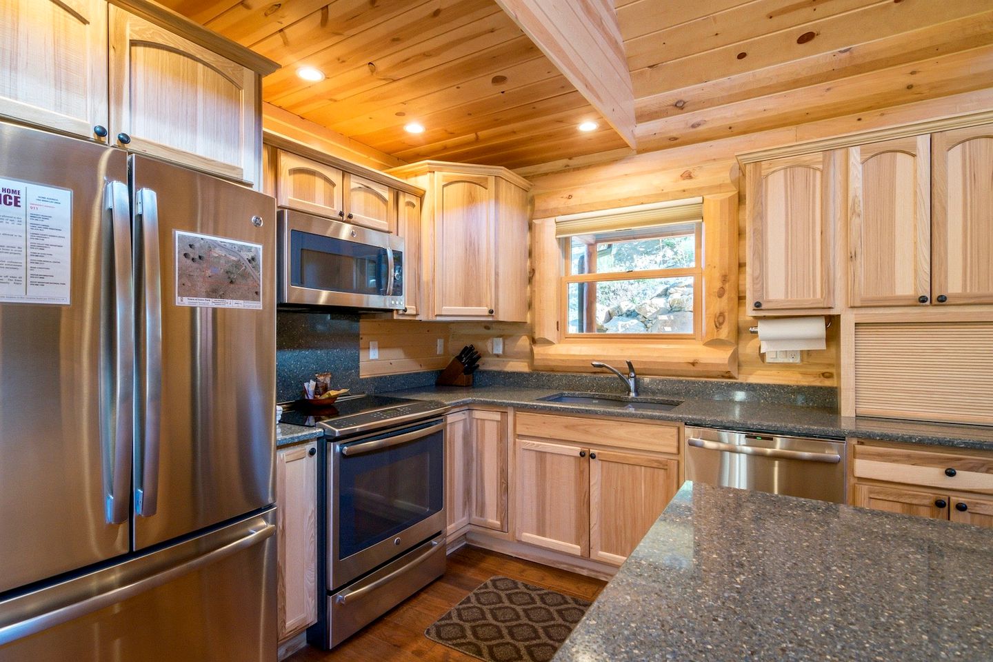 Cozy Cabin with Pool Table and Stunning Panoramic Mountain Views in Estes Park, Colorado