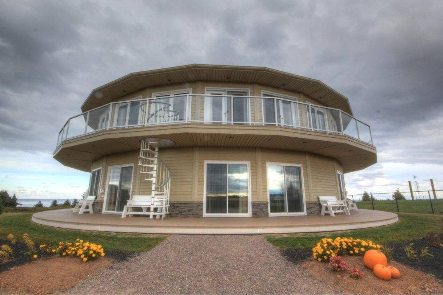 Luxurious Rotating Vacation Rental on the Northern Coast of Prince Edward Island in Canada