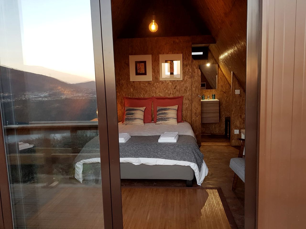 A-Frame Cabin with a Hot Tub near Castelo de Paiva, Portugal