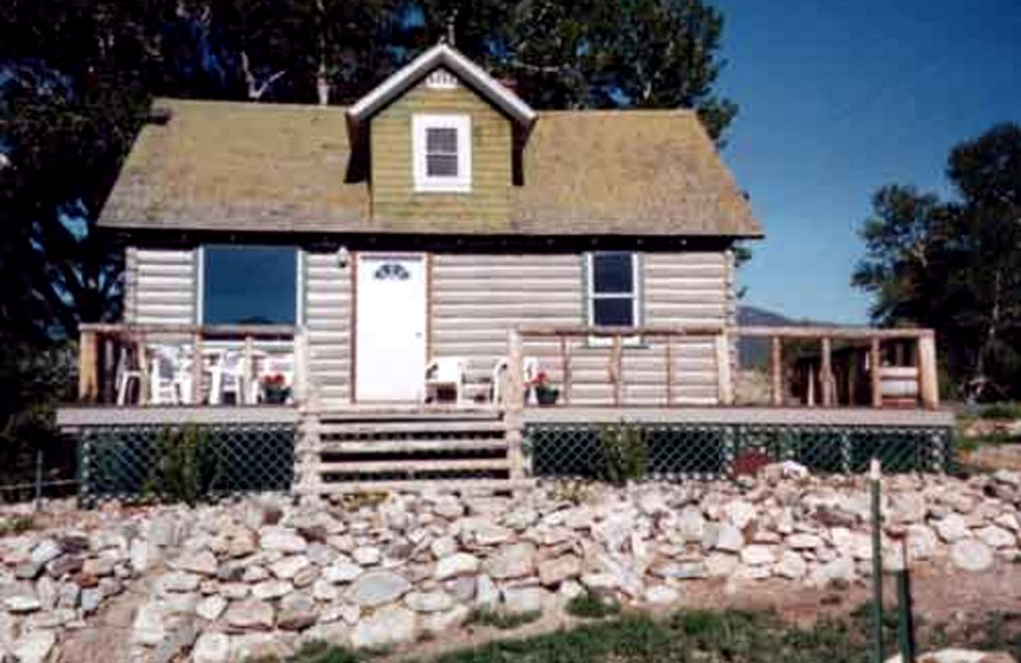 Secluded Mountain Cabin with Charming Deck and Views in Glen, Montana