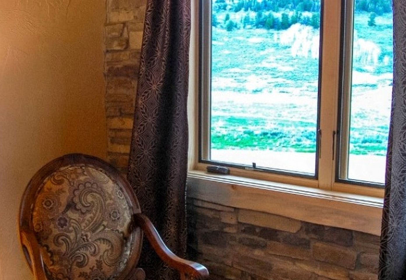 Lovely Suite Rental for Couples near Gunnison National Forest, Colorado