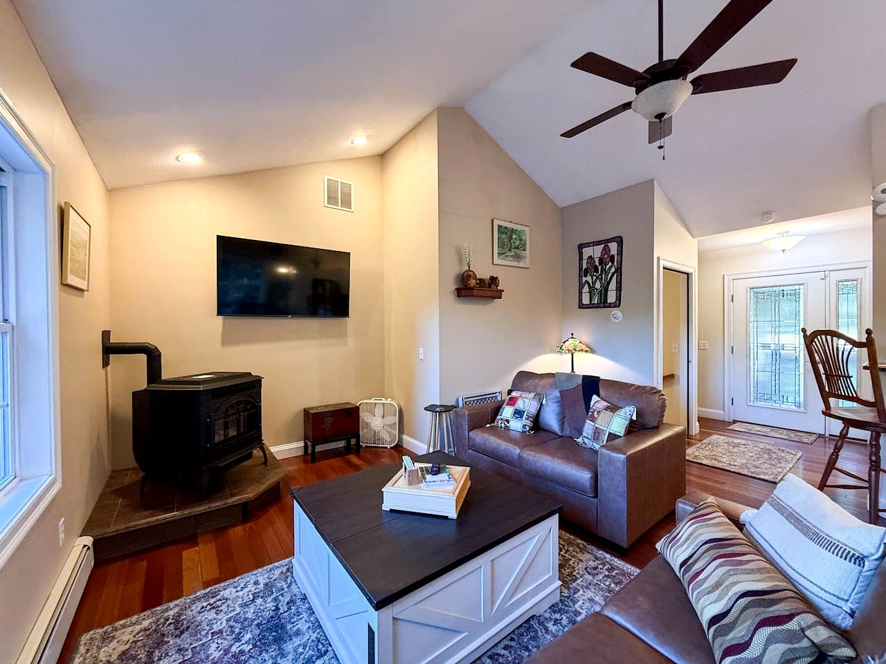 Spacious Mountain Retreat with Deck and Gas Fireplace near Echo Lake in Conway, New Hampshire